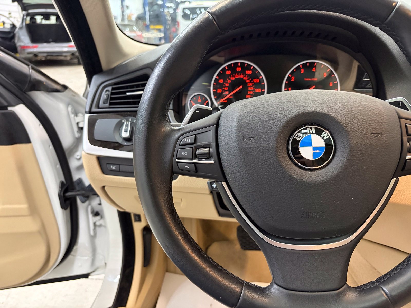 Used 2014 BMW 550i xDrive Sedan AWD/4WD image 12