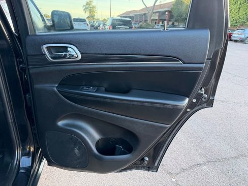 Used 2019 Jeep Grand Cherokee Limited image 18