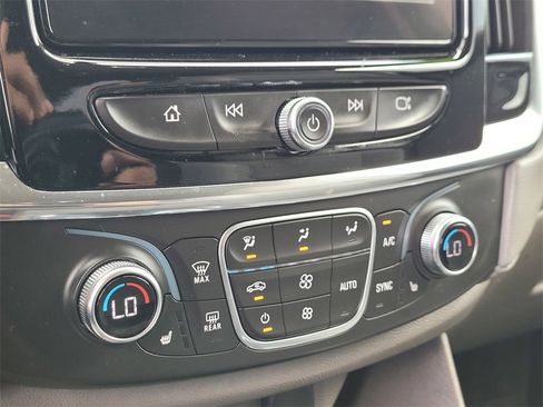 Used 2018 Chevrolet Traverse LT image 21