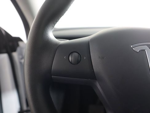 Used 2021 Tesla Model Y Long Range image 39