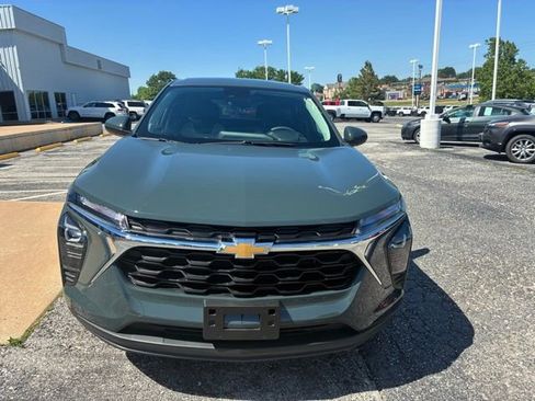Used 2026 Chevrolet Trax LS w/ LS Convenience Package FWD image 3