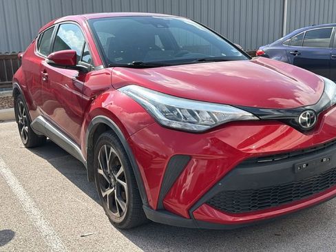 Used 2022 Toyota C-HR XLE FWD image 2