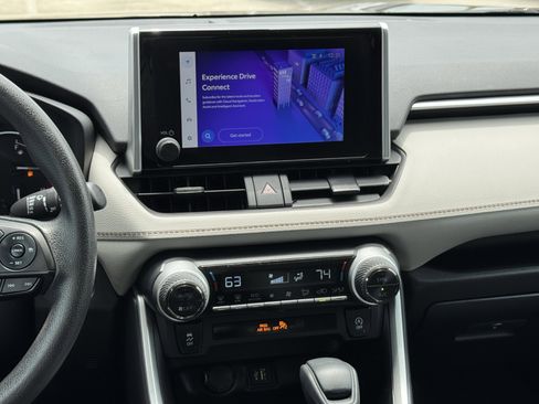 Used 2025 Toyota RAV4 XLE FWD image 18
