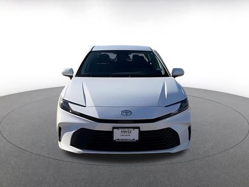 Used 2025 Toyota Camry LE image 4