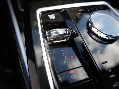 New 2026 BMW 740i w/ Premium Package image 26