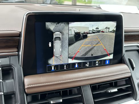 Certified 2023 Chevrolet Suburban High Country w/ Premium Package 2 AWD/4WD image 30