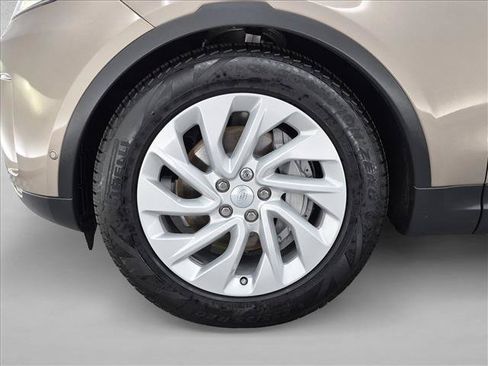 Certified 2025 Land Rover Discovery S AWD/4WD image 28