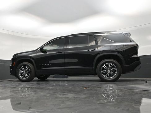 Used 2025 Chevrolet Traverse LT FWD image 20