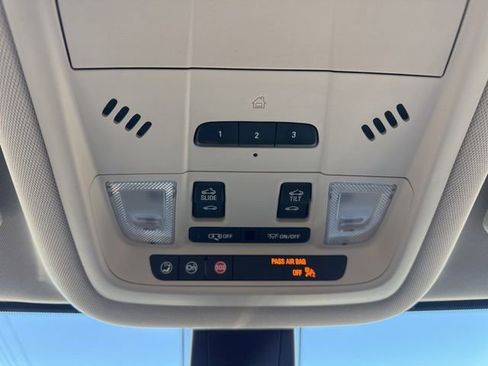 Used 2021 GMC Acadia Denali w/ Denali Technology Package image 33