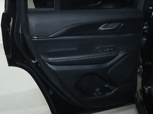 Used 2025 Jeep Grand Cherokee Altitude AWD/4WD image 13
