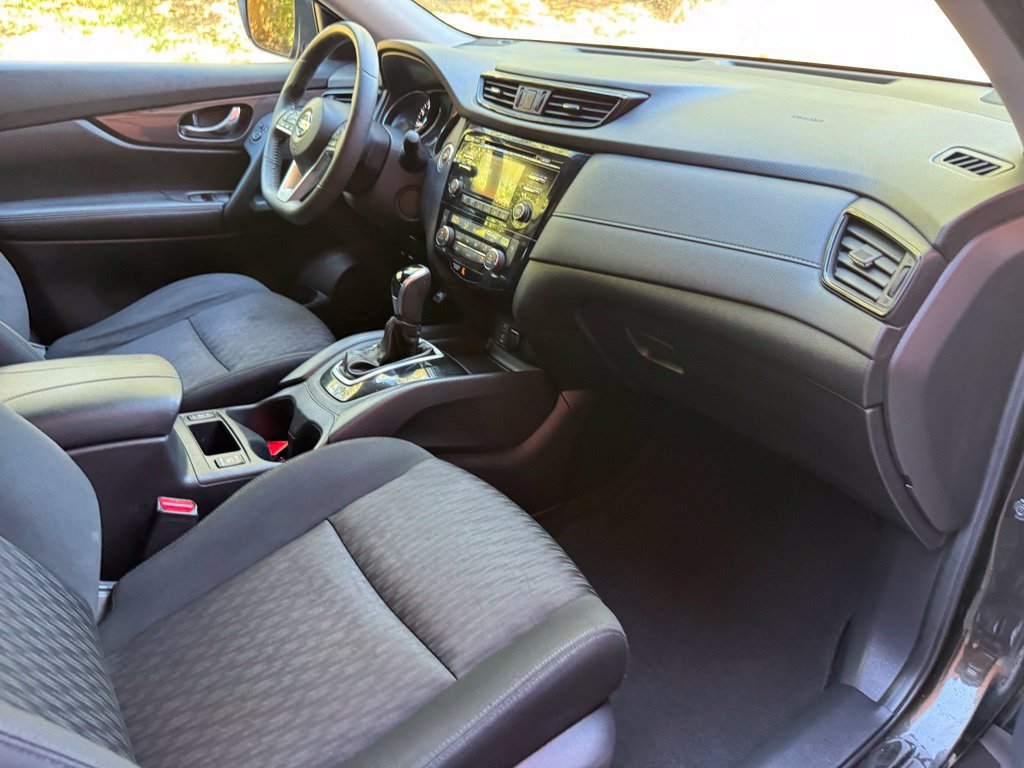 Used 2017 Nissan Rogue SV AWD/4WD image 26