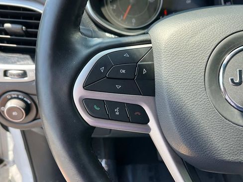 Used 2020 Jeep Cherokee High Altitude image 30