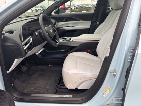 Used 2024 Cadillac Lyriq Luxury image 11