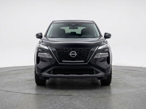 Used 2025 Nissan Rogue SV image 2