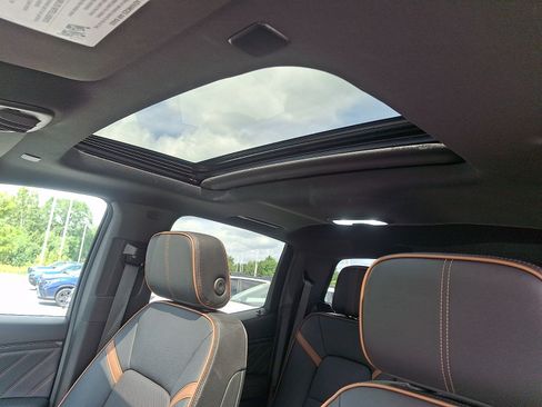 Used 2023 GMC Canyon AT4 w/ AT4 Premium Package AWD/4WD image 14
