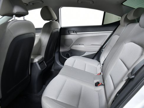 Used 2017 Hyundai Elantra SE image 20