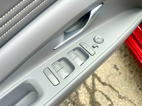 Used 2024 Hyundai Elantra SEL w/ Convenience Package image 15