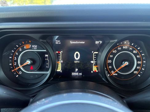 Used 2025 Jeep Wrangler Unlimited Sahara AWD/4WD image 20