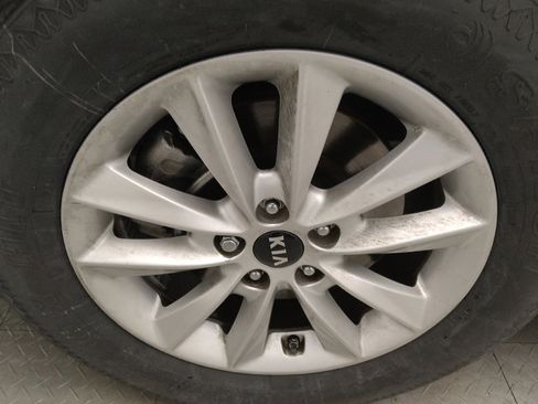 Used 2019 Kia Sorento LX image 31