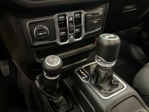 Used 2025 Jeep Wrangler Unlimited Sahara AWD/4WD image 20