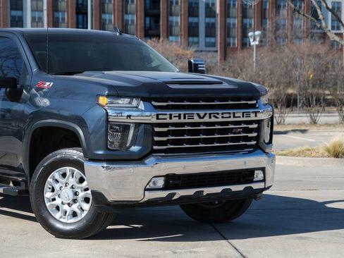 Used 2020 Chevrolet Silverado 2500 LTZ w/ LTZ Texas Edition image 2