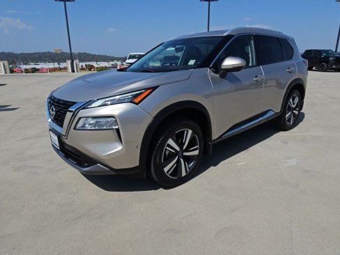 Used 2023 Nissan Rogue SL w/ SL Premium Package FWD image 4