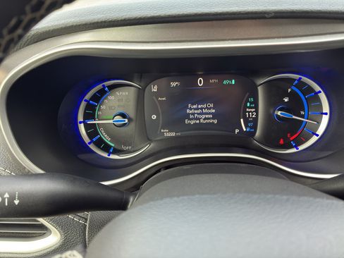 Used 2023 Chrysler Pacifica Touring-L FWD image 23