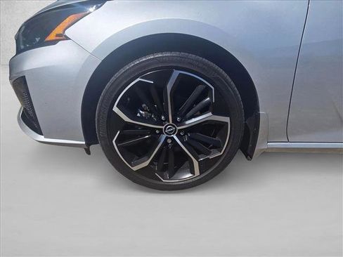 Used 2024 Nissan Altima 2.5 SR AWD/4WD image 21