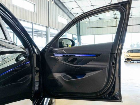 Used 2025 BMW M5 w/ Carbon Package image 13