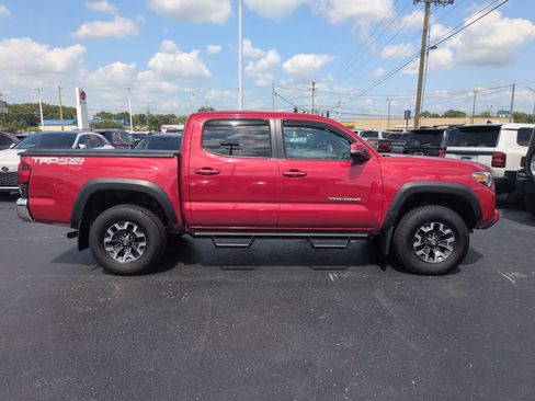 Used 2018 Toyota Tacoma TRD Off-Road AWD/4WD image 6