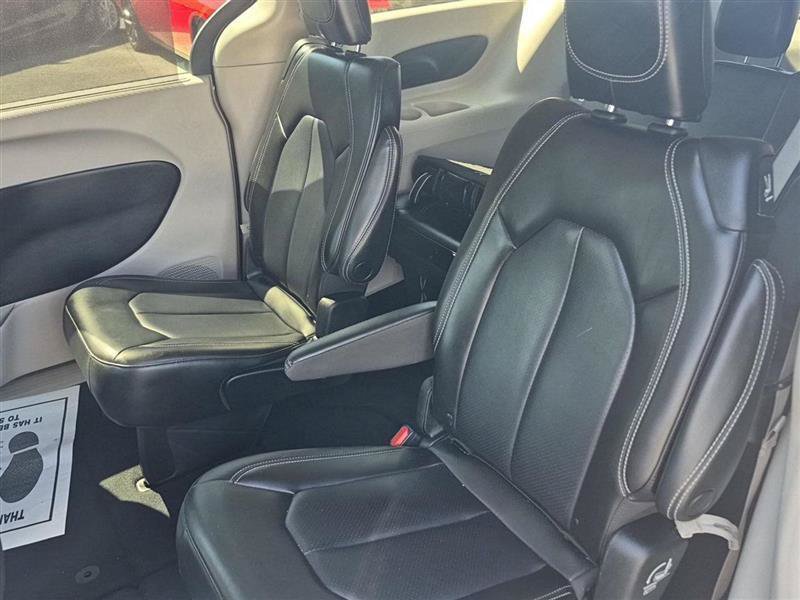 Used 2023 Chrysler Pacifica Touring-L FWD image 25
