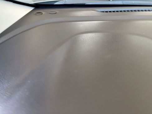 Used 2025 Nissan Versa SV FWD image 34