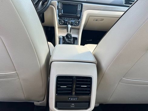Used 2017 Volkswagen Passat 1.8T SE FWD image 20