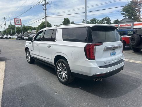 Used 2023 GMC Yukon XL Denali w/ Denali Reserve Package AWD/4WD image 5