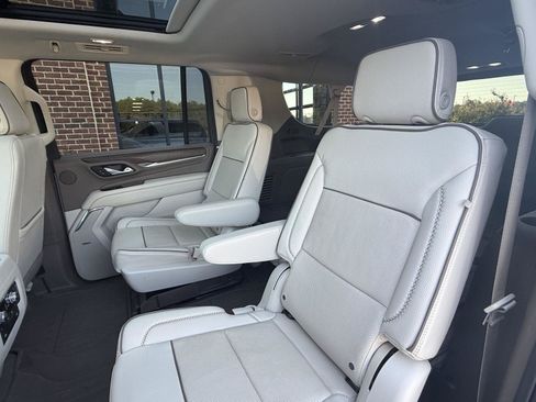 Used 2023 GMC Yukon XL Denali AWD/4WD image 20