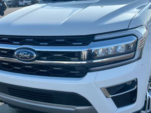 Used 2022 Ford Expedition Max Limited image 11