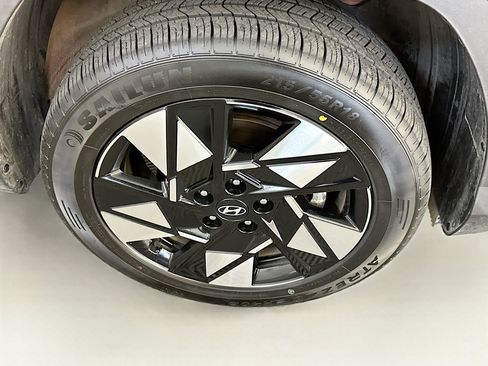 Used 2025 Hyundai Kona SEL image 11