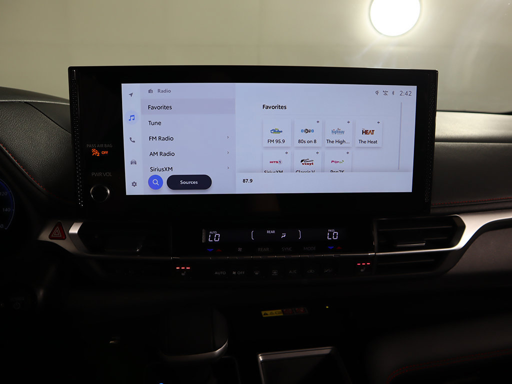 Used 2025 Toyota Sienna XSE FWD image 47