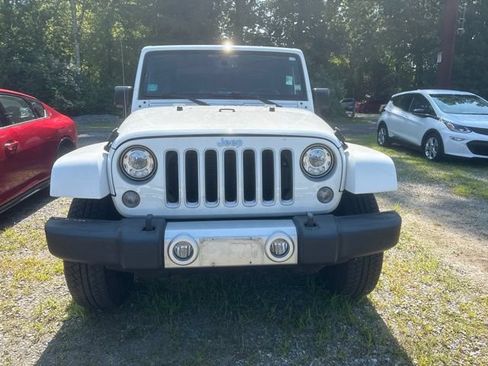 Used 2017 Jeep Wrangler Sahara w/ Dual Top Group AWD/4WD image 3