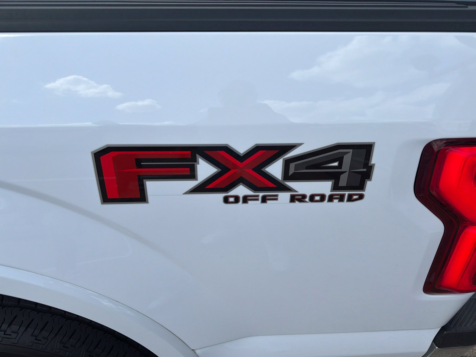 Used 2019 Ford F150 Lariat w/ Equipment Group 501A Mid AWD/4WD image 11