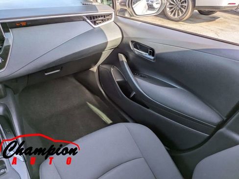Used 2021 Toyota Corolla LE FWD image 19
