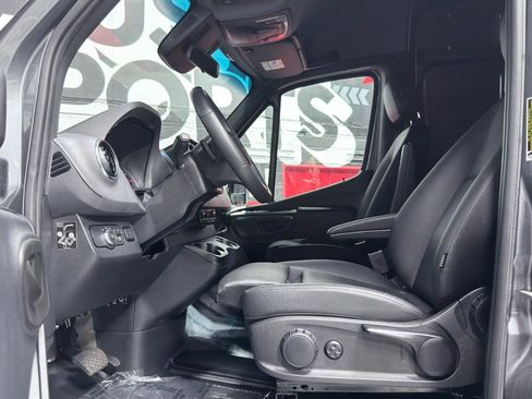 Used 2023 Mercedes-Benz Sprinter 2500 image 17
