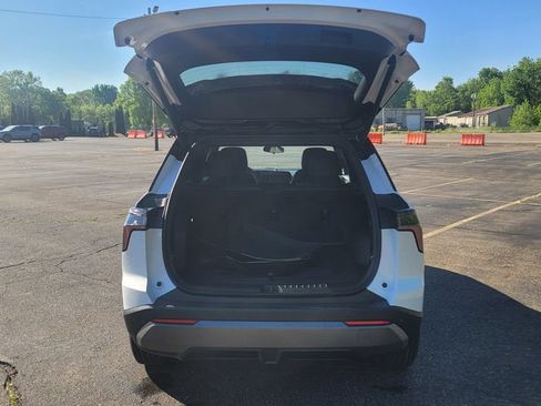 New 2026 Chevrolet Equinox LT w/ Convenience Package II FWD image 11