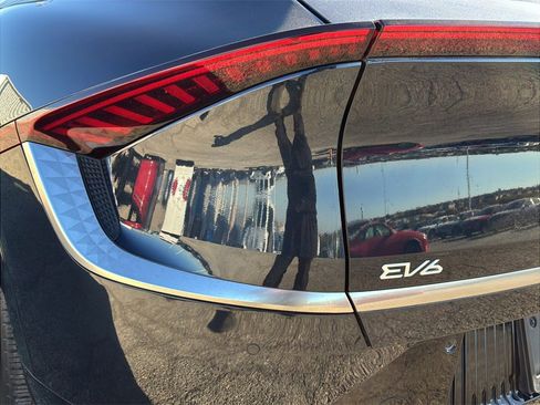 Used 2023 Kia EV6 Wind image 38