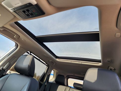 Used 2024 Nissan Rogue SV w/ SV Premium Package image 15