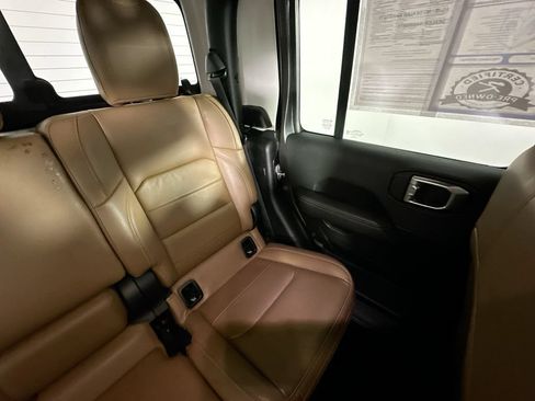 Used 2022 Jeep Gladiator Overland w/ Popular Equipment Package AWD/4WD image 14