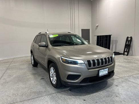 Used 2021 Jeep Cherokee Latitude FWD image 4