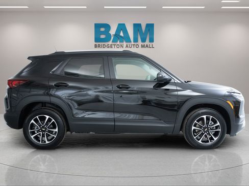 Certified 2026 Chevrolet TrailBlazer LT w/ LT Cold Weather Package FWD image 8