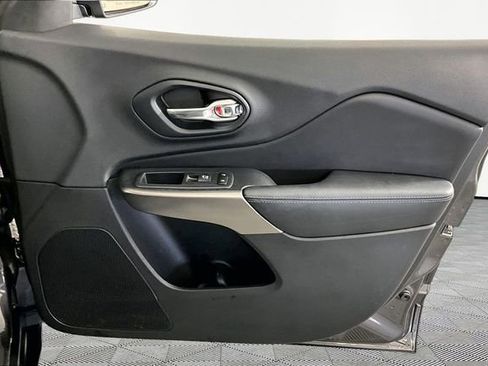 Used 2019 Jeep Cherokee Latitude Plus FWD image 26