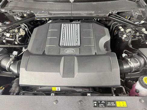 Used 2025 Land Rover Defender 110 X-Dynamic SE AWD/4WD image 33